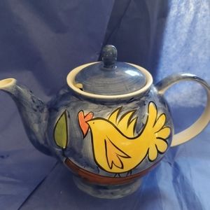 Small ceeamuc teapot
